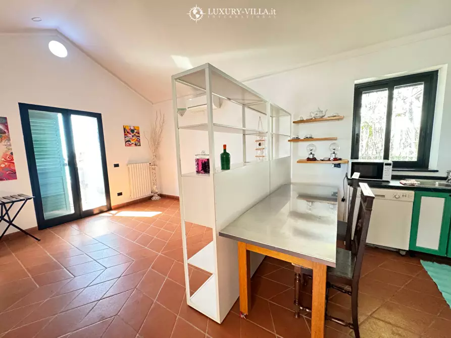 Immagine 25 di Villa in vendita  in strada termini a Ospedaletti