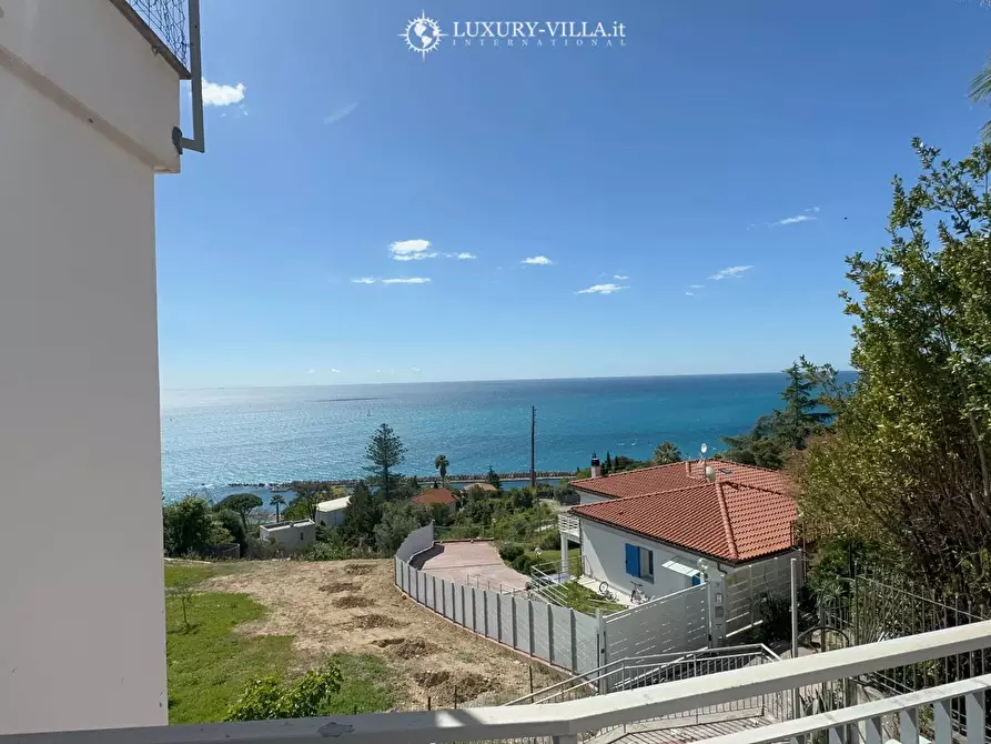 Immagine 26 di Villa in vendita  in strada termini a Ospedaletti