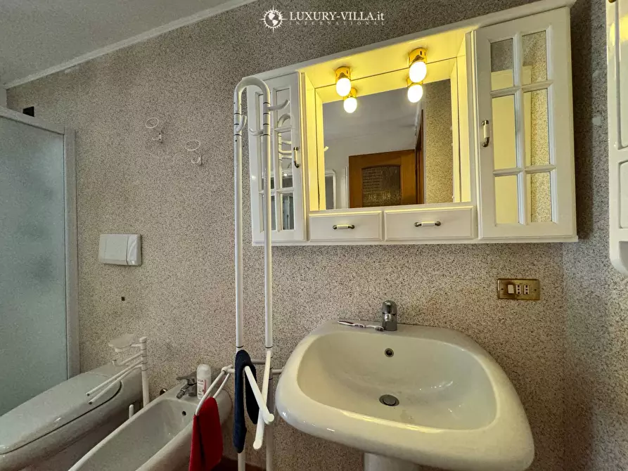 Immagine 29 di Villa in vendita  in strada termini a Ospedaletti