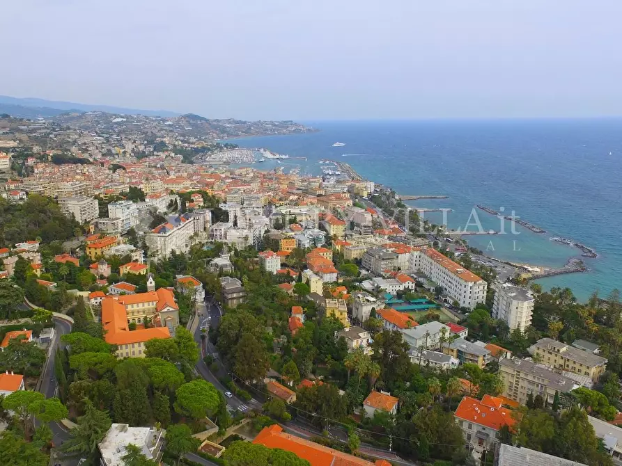 Immagine 2 di Appartamento in vendita  in via carducci a San Remo