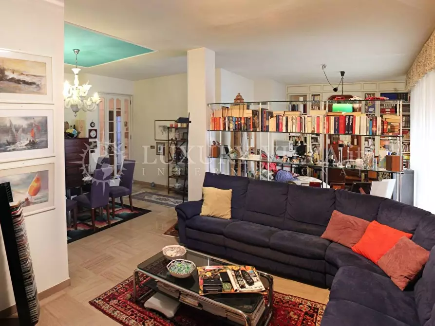 Immagine 5 di Appartamento in vendita  in via carducci a San Remo