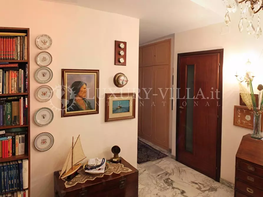 Immagine 8 di Appartamento in vendita  in via carducci a San Remo