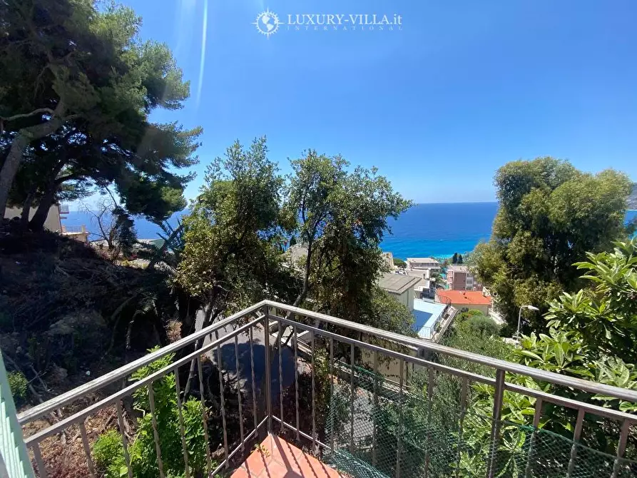 Immagine 30 di Villa in vendita  in via dei pepi a Ospedaletti