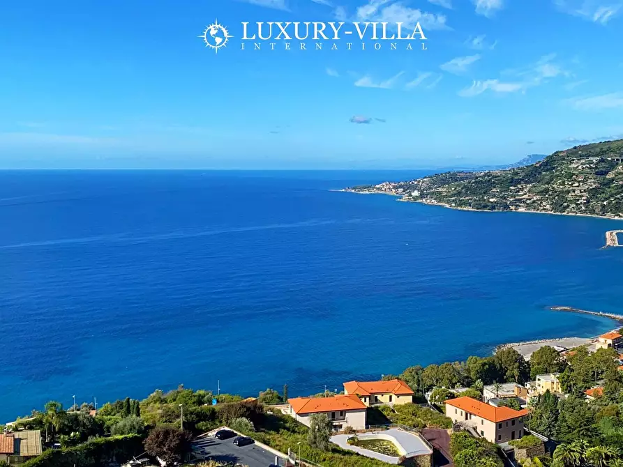 Immagine 2 di Villa in vendita  in strada provinciale 80 a San Remo