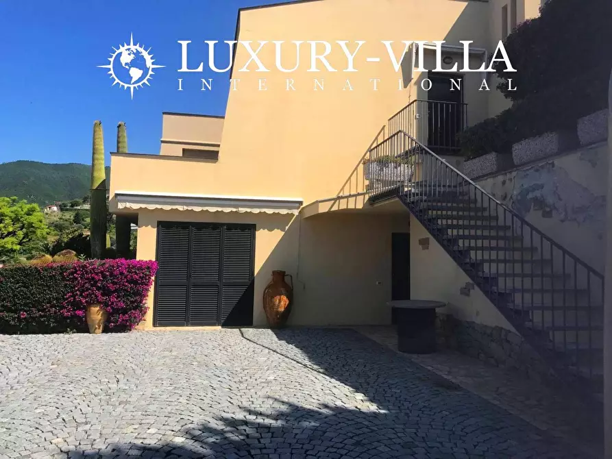 Immagine 13 di Villa in vendita  in strada provinciale 80 a San Remo