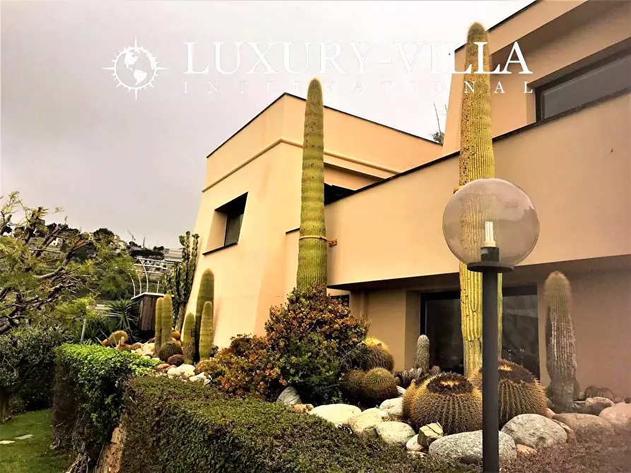 Immagine 18 di Villa in vendita  in strada provinciale 80 a San Remo