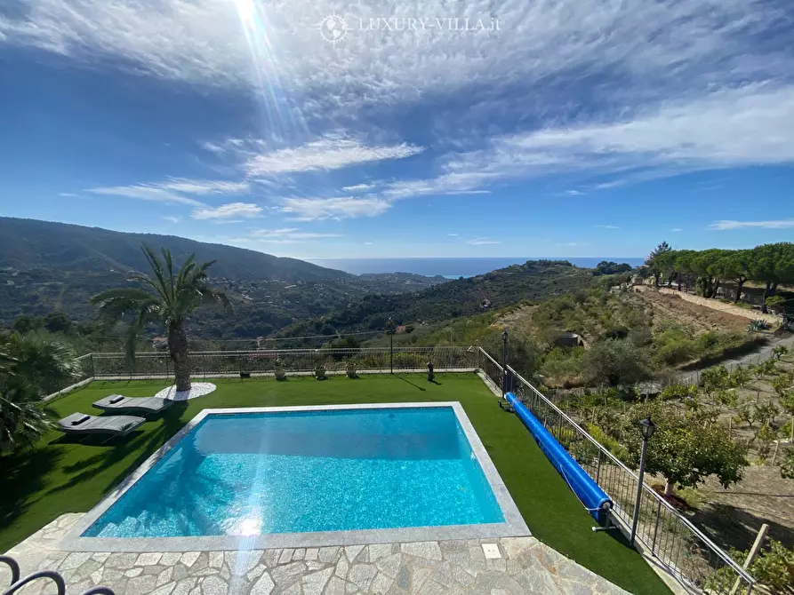 Immagine 2 di Villa in vendita  in strada mergai a Vallebona