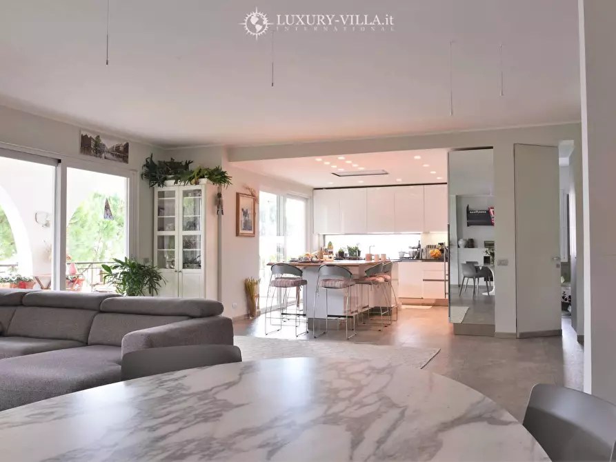 Immagine 12 di Villa in vendita  in strada martina noce a Ospedaletti