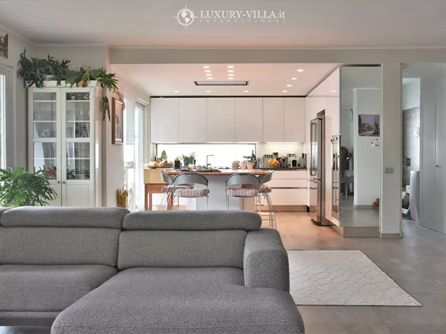 Immagine 15 di Villa in vendita  in strada martina noce a Ospedaletti