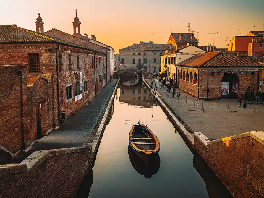 Immagine 2 di Casa indipendente in vendita  in zona centro a Comacchio