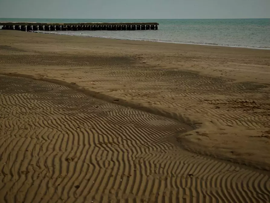 Immagine 15 di Locale commerciale in affitto  a Jesolo