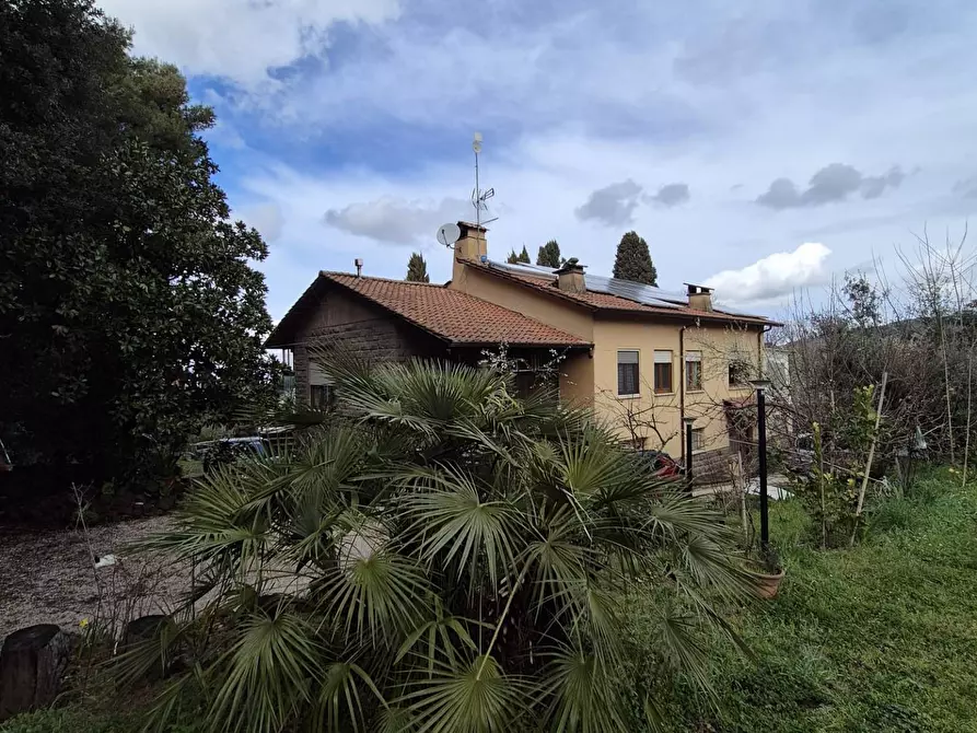 Immagine 1 di Villa in vendita  in Via Banco di Santo Spirito a Grottaferrata