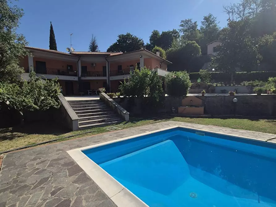 Immagine 5 di Villa in vendita  in Località Pinoleto a Montopoli Di Sabina