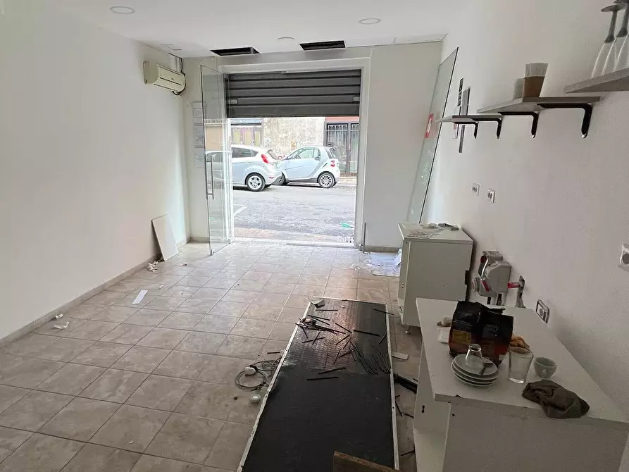 Immagine 1 di Locale commerciale in vendita  a Roma