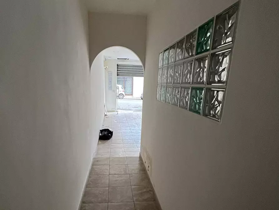 Immagine 3 di Locale commerciale in vendita  a Roma