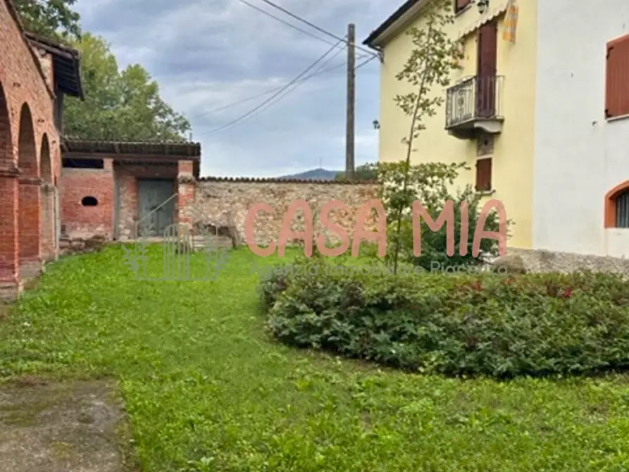 Immagine 1 di Casa indipendente in vendita  in località ca manzini a Alta Val Tidone