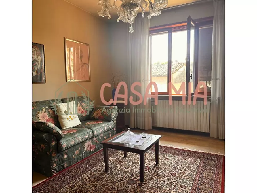 Immagine 1 di Villa in vendita  in Via Roma a Calendasco