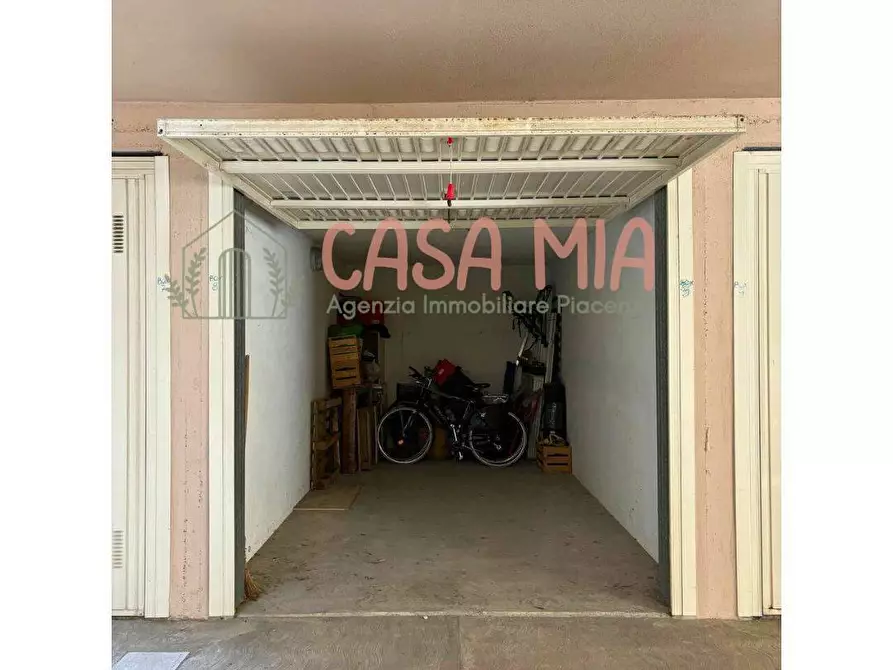 Immagine 2 di Box auto in vendita  in Via Vescovi a Rottofreno