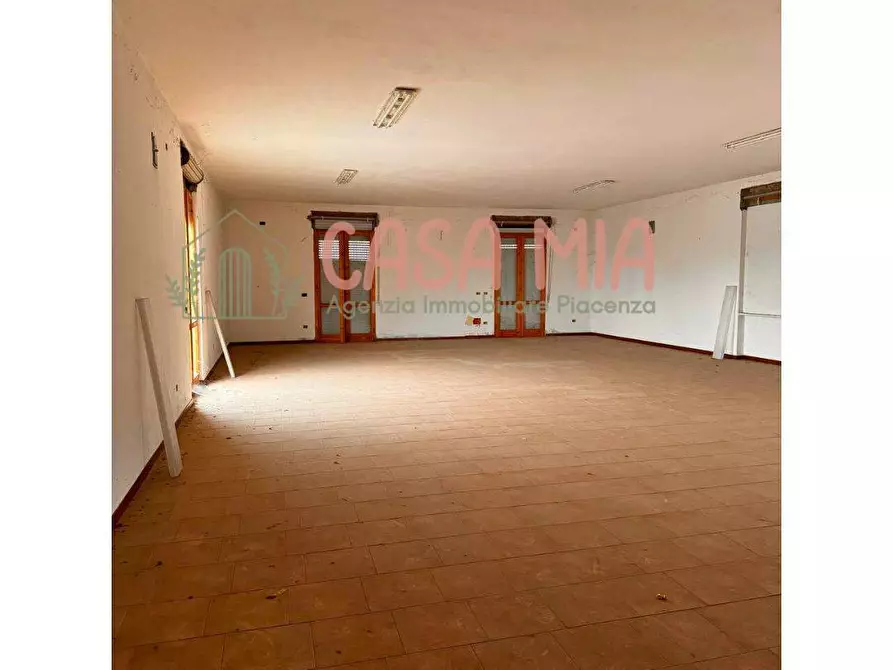 Immagine 16 di Magazzino in vendita  in via de amicis a Rottofreno