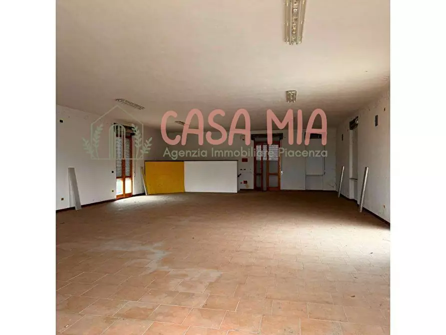 Immagine 19 di Magazzino in vendita  in via de amicis a Rottofreno