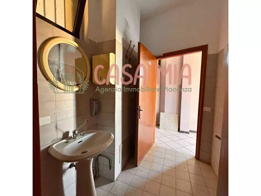 Immagine 20 di Negozio in vendita  in via Curiel a Rottofreno