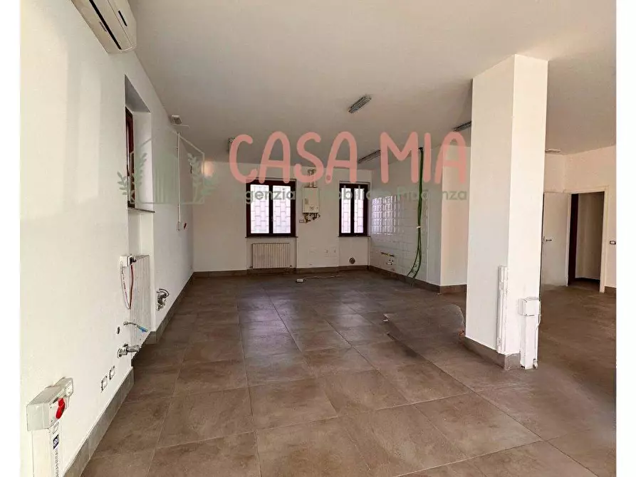 Immagine 2 di Negozio in affitto  in Via emilia est a Rottofreno