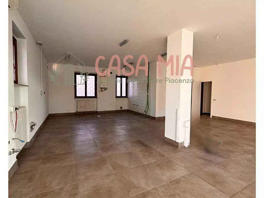 Immagine 4 di Negozio in affitto  in Via emilia est a Rottofreno