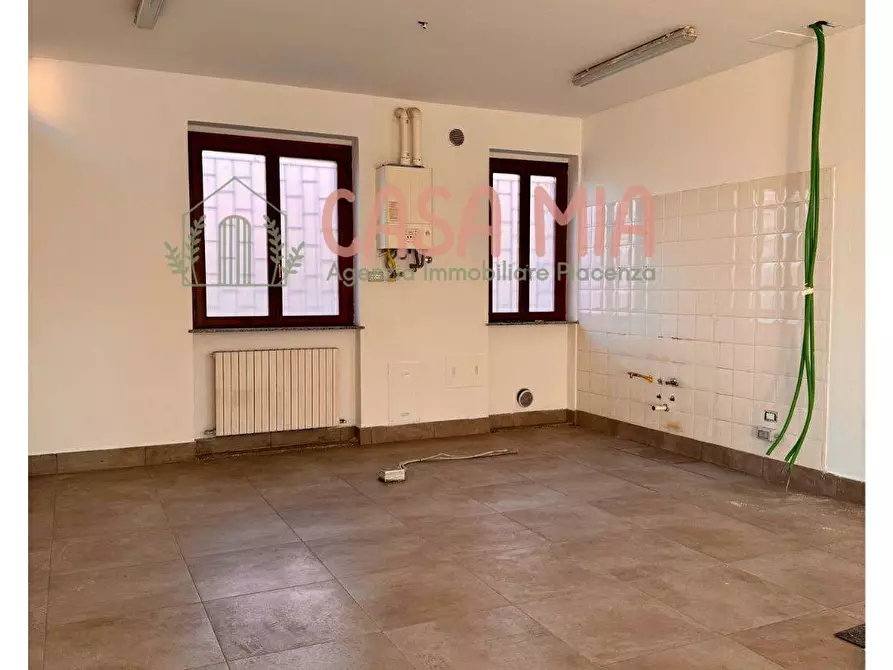 Immagine 5 di Negozio in affitto  in Via emilia est a Rottofreno