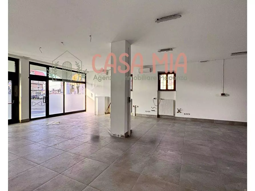 Immagine 7 di Negozio in affitto  in Via emilia est a Rottofreno