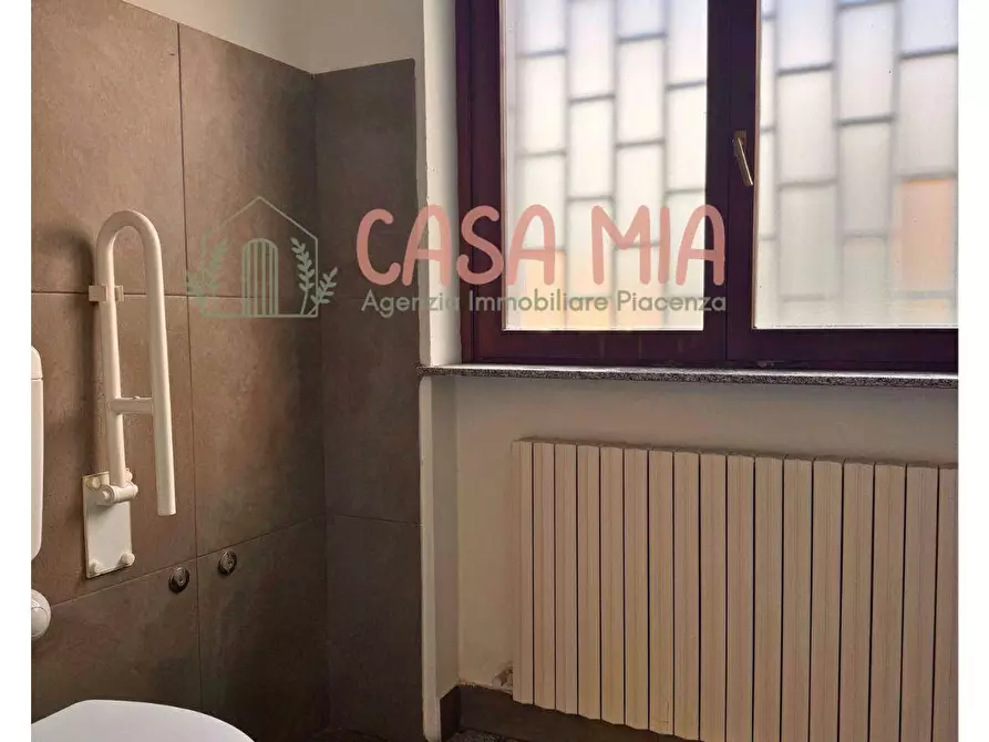 Immagine 9 di Negozio in affitto  in Via emilia est a Rottofreno