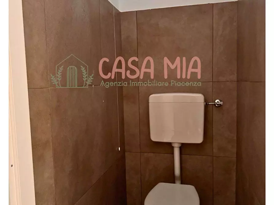 Immagine 12 di Negozio in affitto  in Via emilia est a Rottofreno