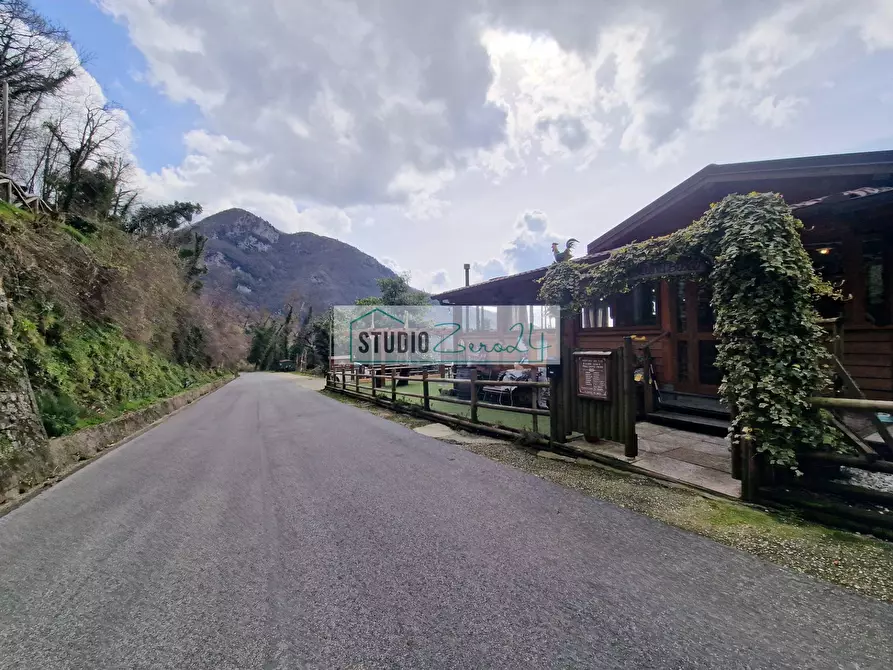 Immagine 6 di Locale commerciale in vendita  in Via Trescolli a Camaiore