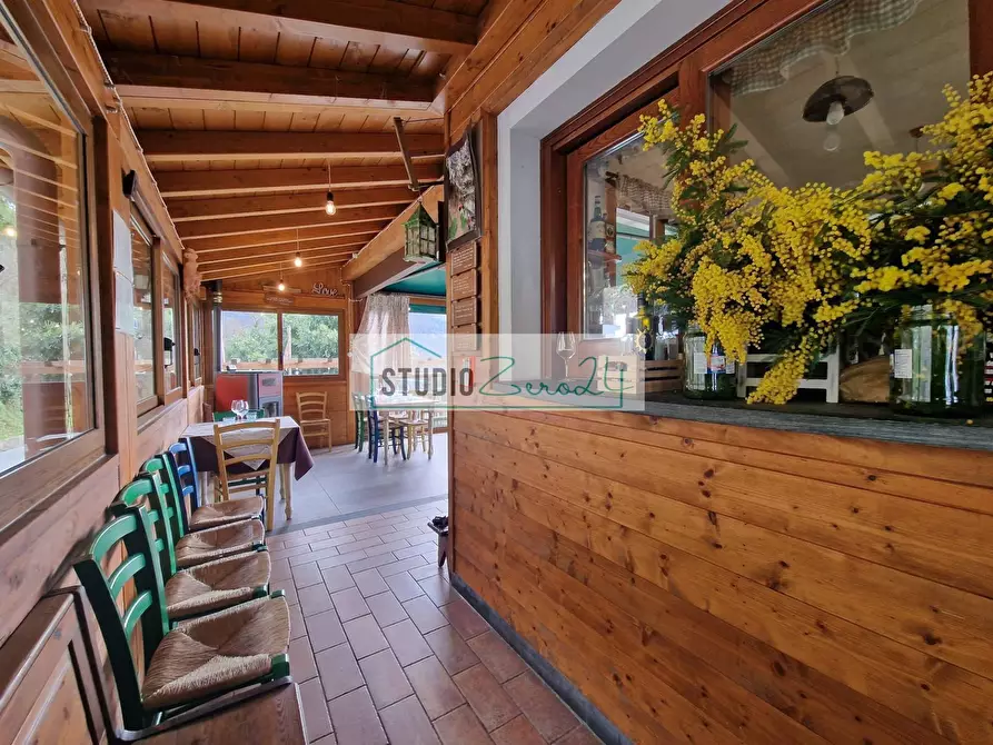 Immagine 7 di Locale commerciale in vendita  in Via Trescolli a Camaiore