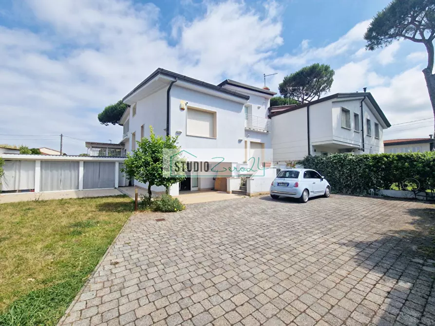 Immagine 2 di Casa semindipendente in vendita  in via maddalena a Camaiore