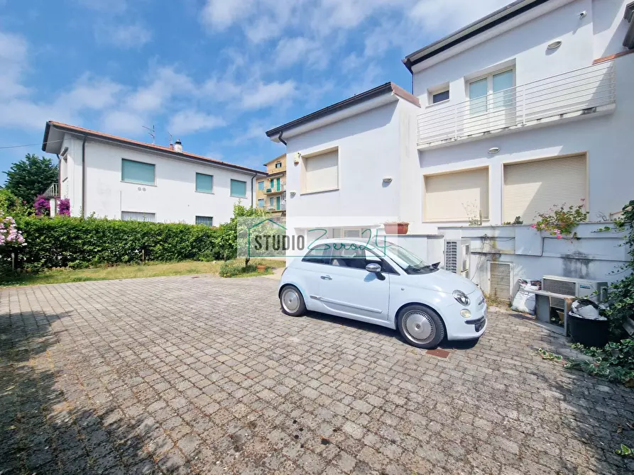 Immagine 4 di Casa semindipendente in vendita  in via maddalena a Camaiore