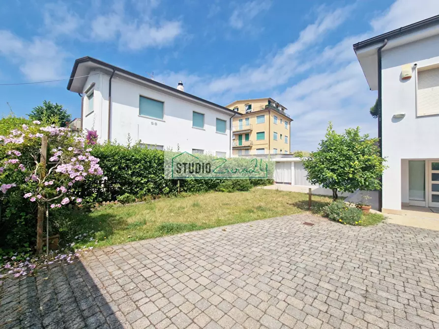 Immagine 6 di Casa semindipendente in vendita  in via maddalena a Camaiore