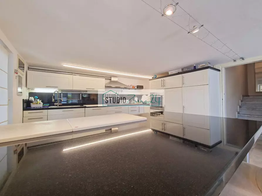 Immagine 14 di Casa semindipendente in vendita  in via maddalena a Camaiore