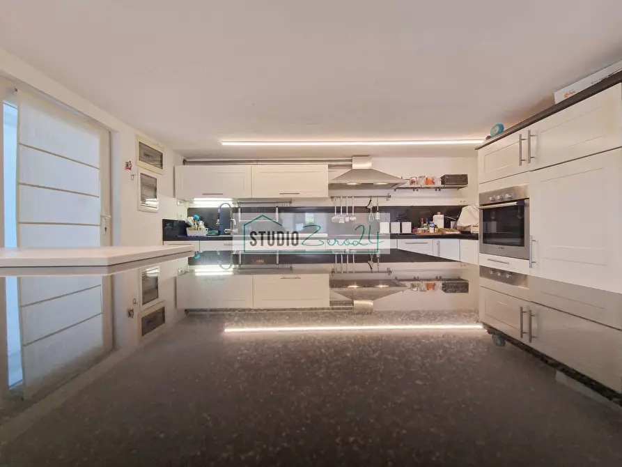 Immagine 23 di Casa semindipendente in vendita  in via maddalena a Camaiore