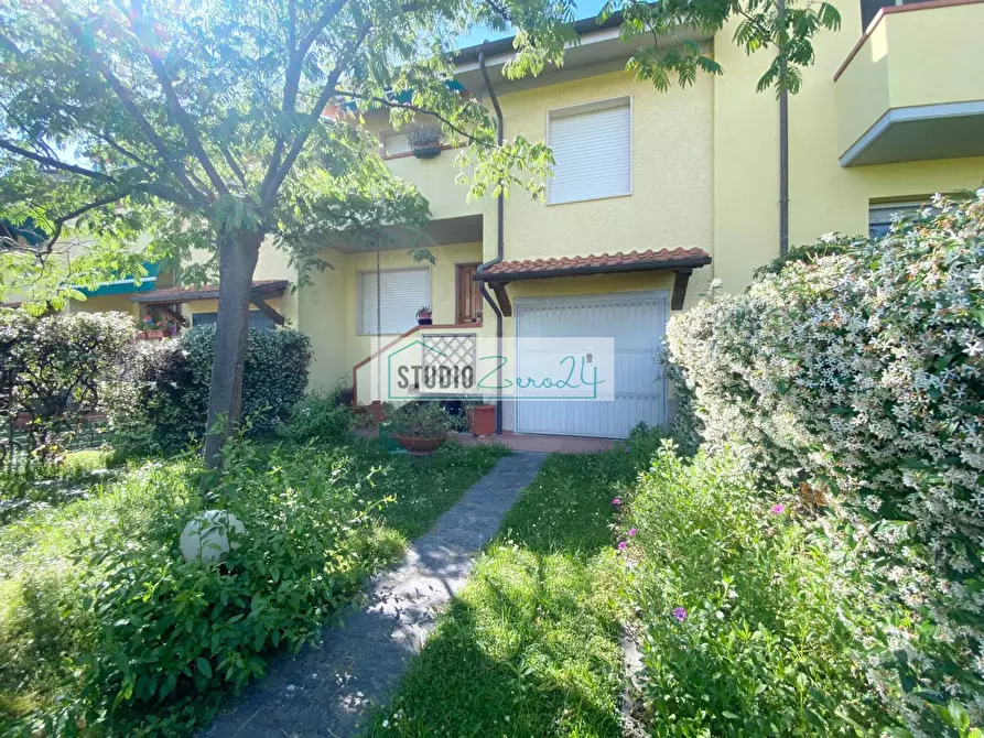 Immagine 3 di Villetta a schiera in vendita  in via arginvecchio a Camaiore