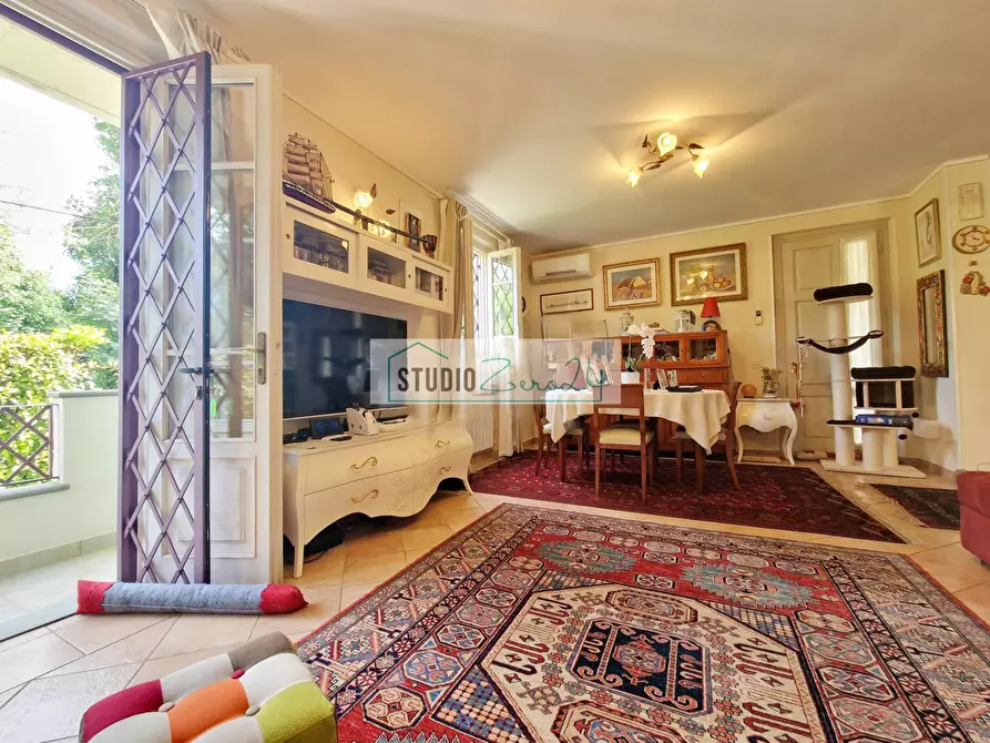 Immagine 21 di Villa in vendita  in via nuova a Camaiore