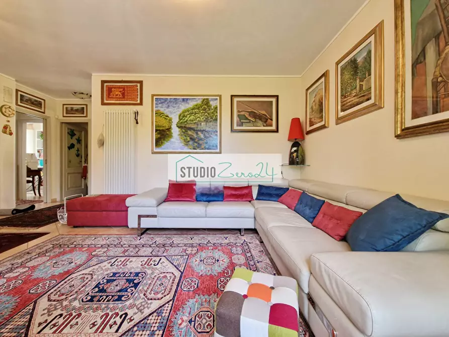 Immagine 22 di Villa in vendita  in via nuova a Camaiore