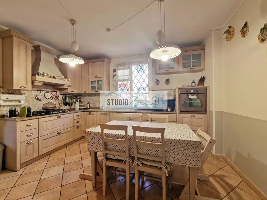 Immagine 29 di Villa in vendita  in via nuova a Camaiore