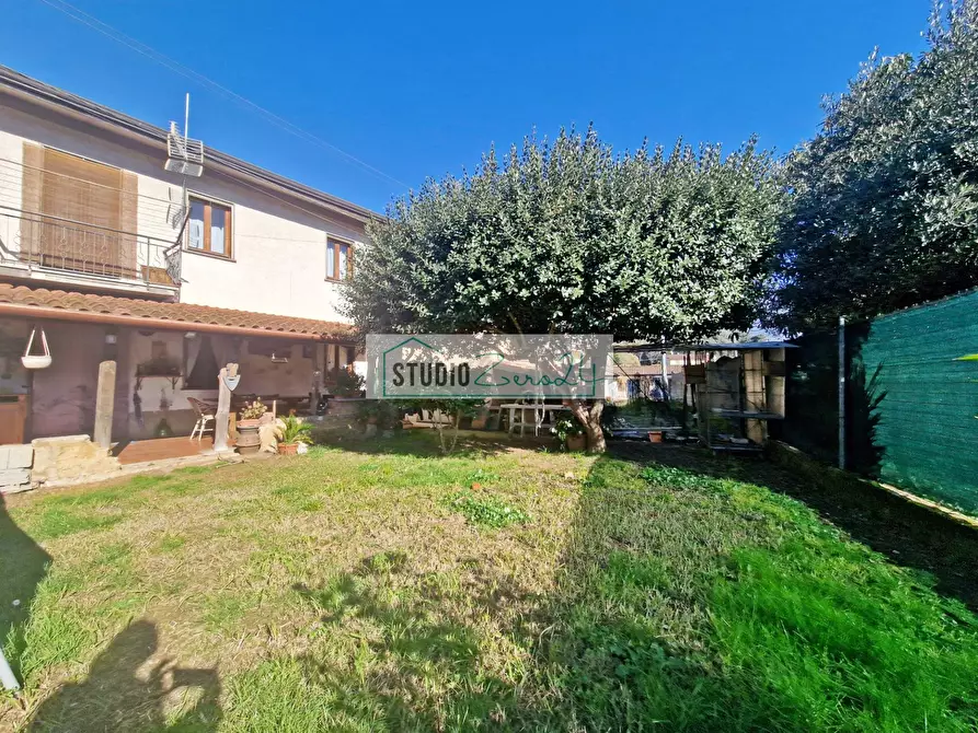 Immagine 2 di Casa semindipendente in vendita  in Via di Contra a Camaiore