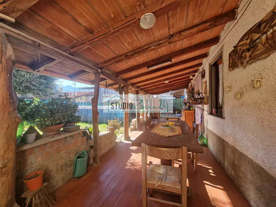 Immagine 4 di Casa semindipendente in vendita  in Via di Contra a Camaiore