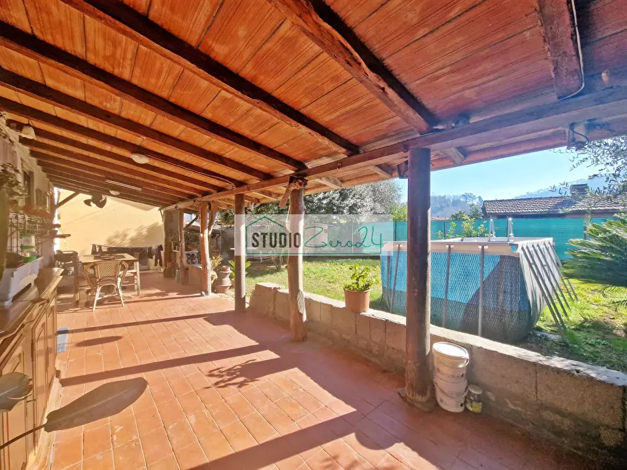 Immagine 6 di Casa semindipendente in vendita  in Via di Contra a Camaiore