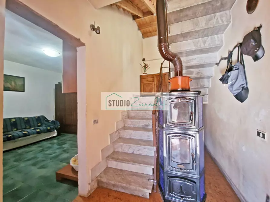 Immagine 7 di Casa semindipendente in vendita  in Via di Contra a Camaiore