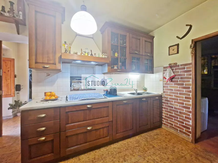 Immagine 13 di Casa semindipendente in vendita  in Via di Contra a Camaiore