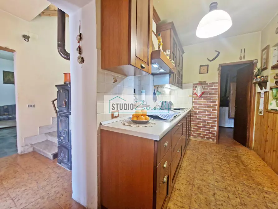 Immagine 14 di Casa semindipendente in vendita  in Via di Contra a Camaiore