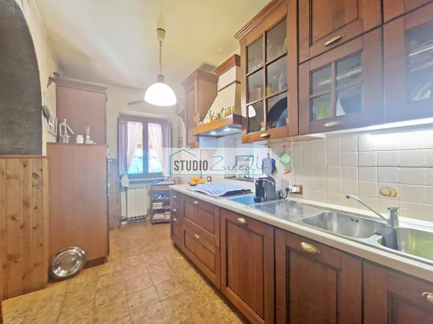 Immagine 16 di Casa semindipendente in vendita  in Via di Contra a Camaiore