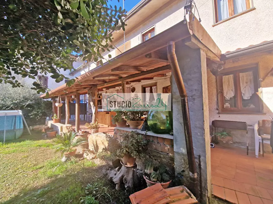 Immagine 28 di Casa semindipendente in vendita  in Via di Contra a Camaiore